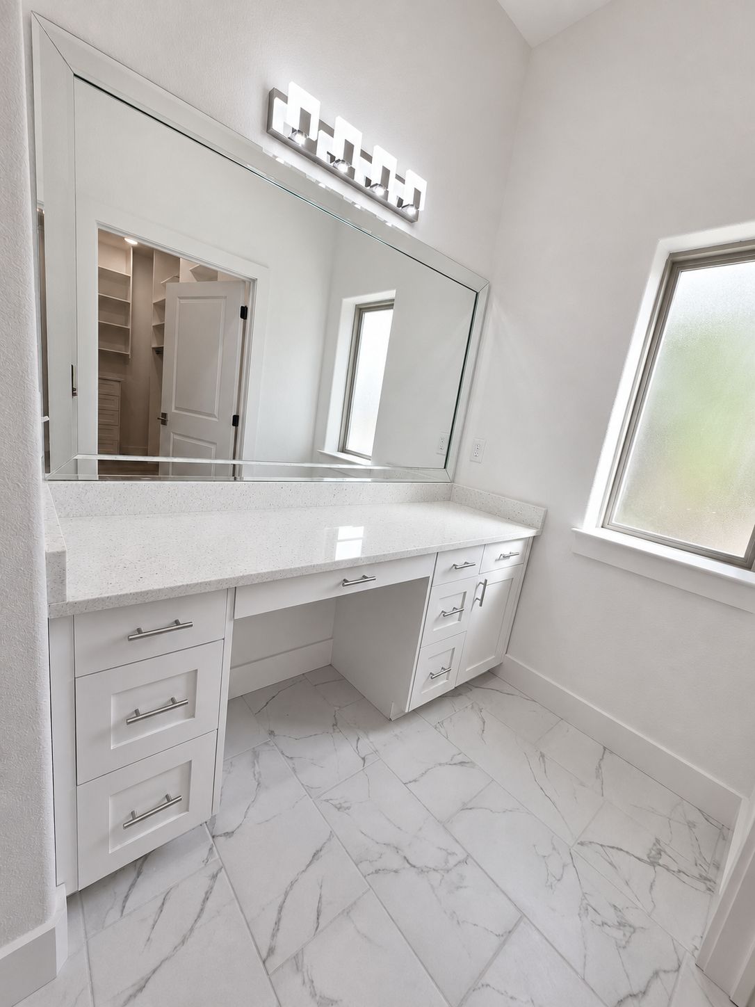 Vanity & Makeup Station