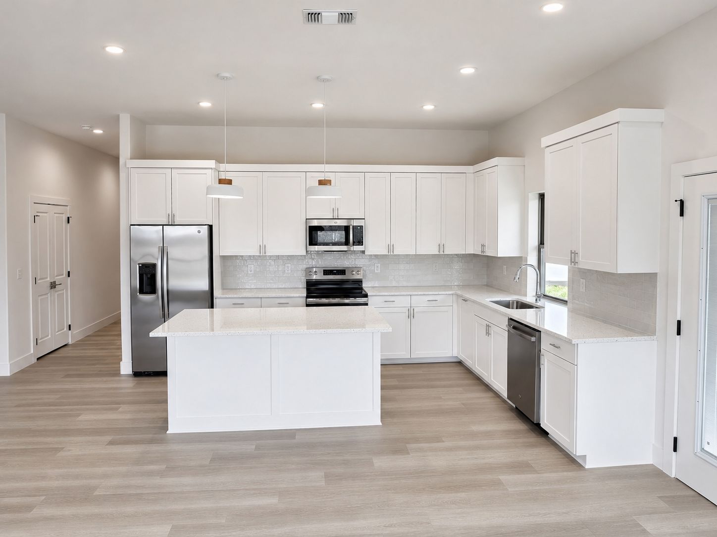 Kitchen & Island